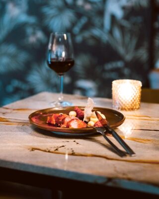Waar smaak en sfeer samenkomen, jouw tafel wacht op je. 🍴✨

#eindhovenfoodspots #eindhoven #finedinning #bistronomie #d9